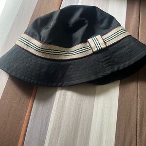 Burberry bucket hat